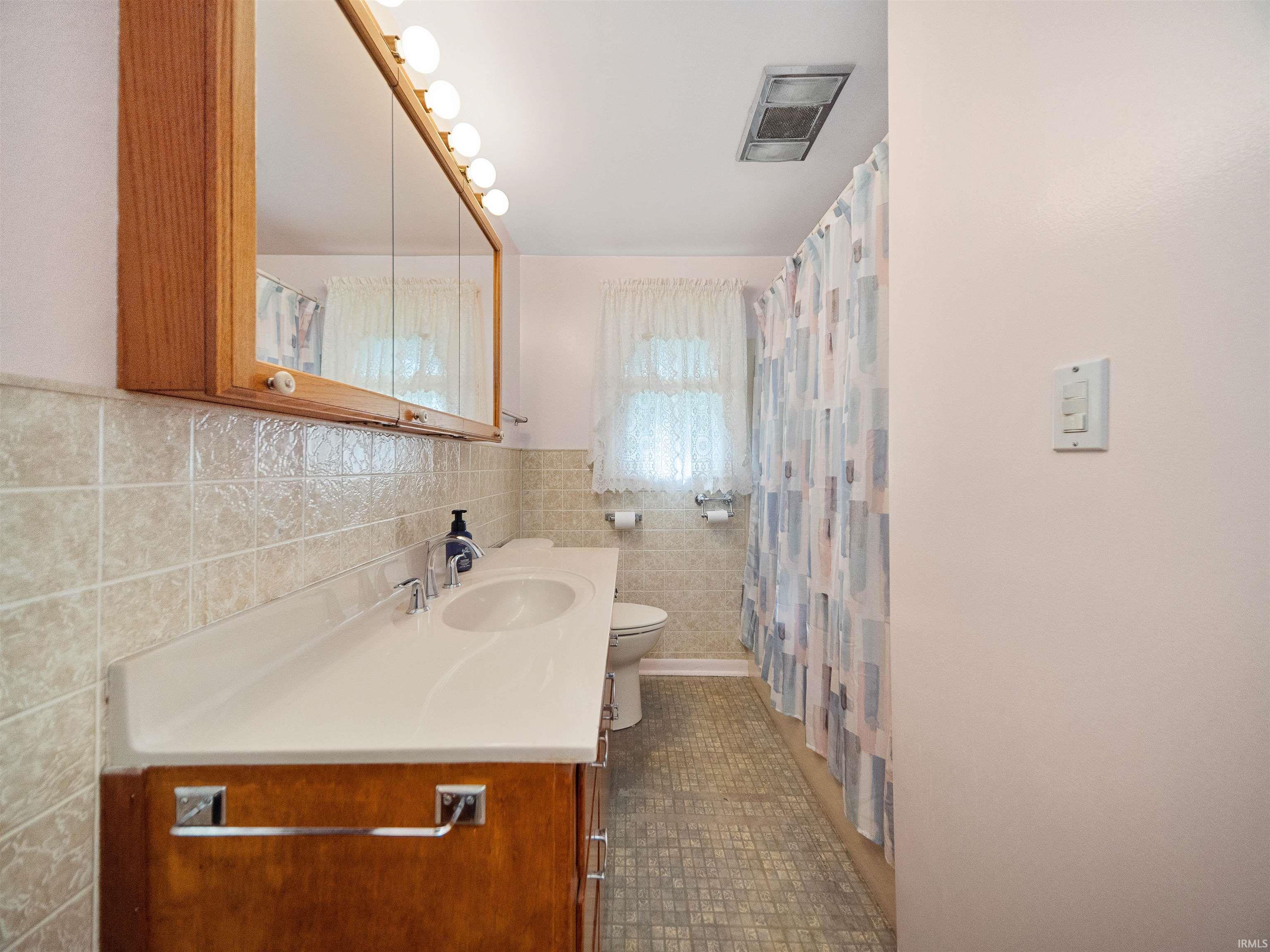 24034 Hoagland Road Monroeville, IN 46773 - Photo 12 of 36 Gallery Image 12