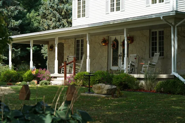 a view of back yard of the house
