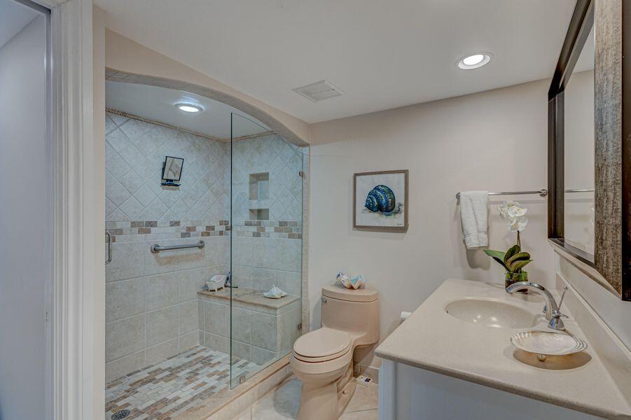 5550 North Ocean Drive, Unit 3C Riviera Beach, FL 33404 - Photo 64 of 67 BATH