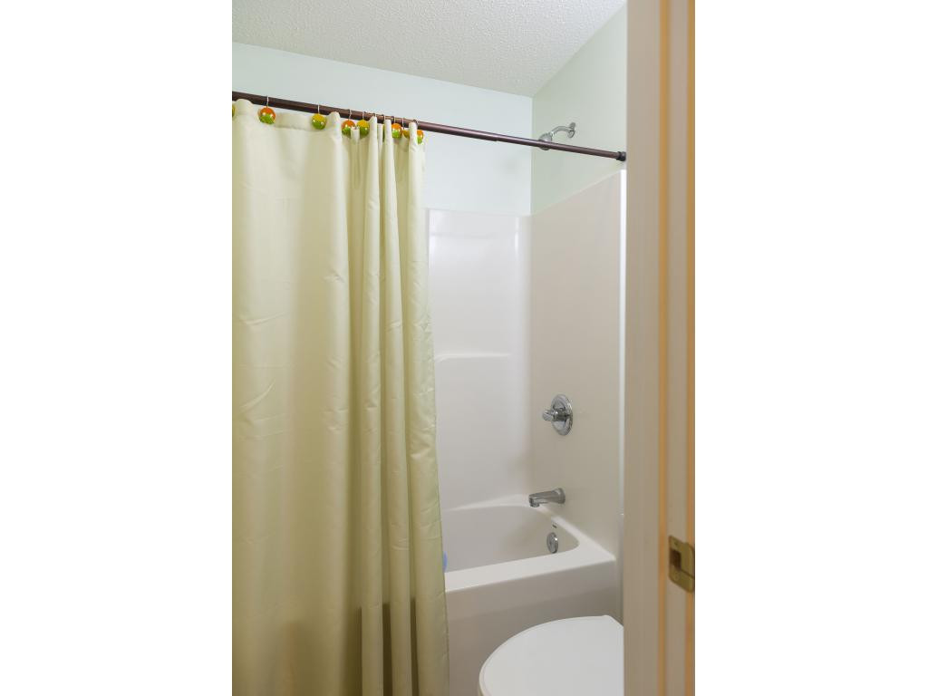 1003 Cherokee Road Johnson City, TN 37604 - Photo 18 of 24 Full Bath on Main Level