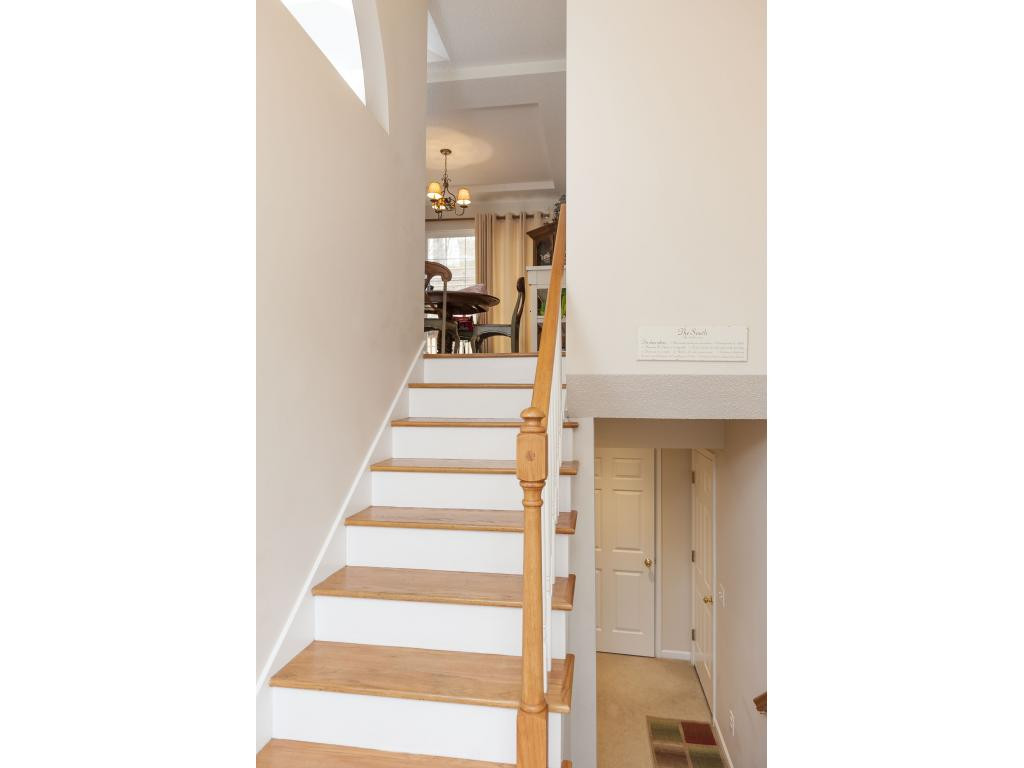 1003 Cherokee Road Johnson City, TN 37604 - Photo 3 of 24 Foyer