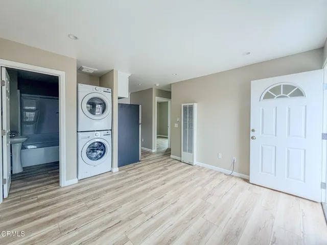 a view of a livingroom with washer and dryer