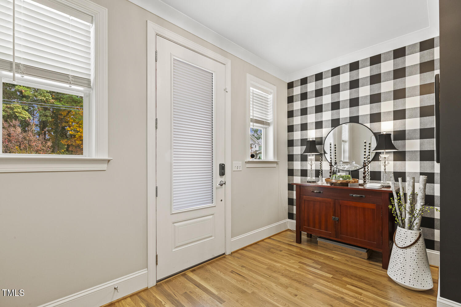 504 Heather Drive Raleigh, NC 27606 - Photo 5 of 48 008