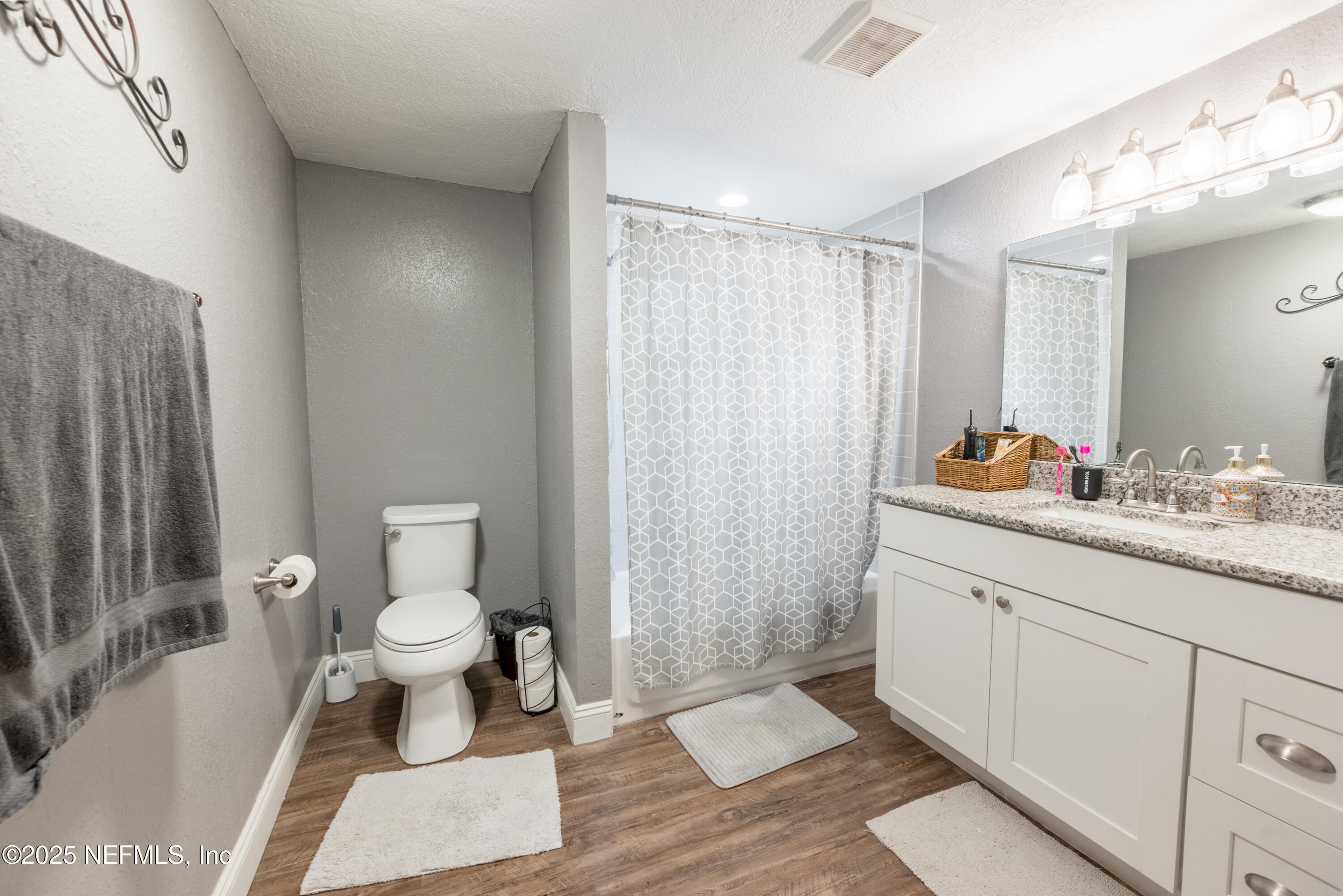 14041 Southeast 100a Road, Unit COUNTY Starke, FL 32091 - Photo 23 of 27 Guest bath