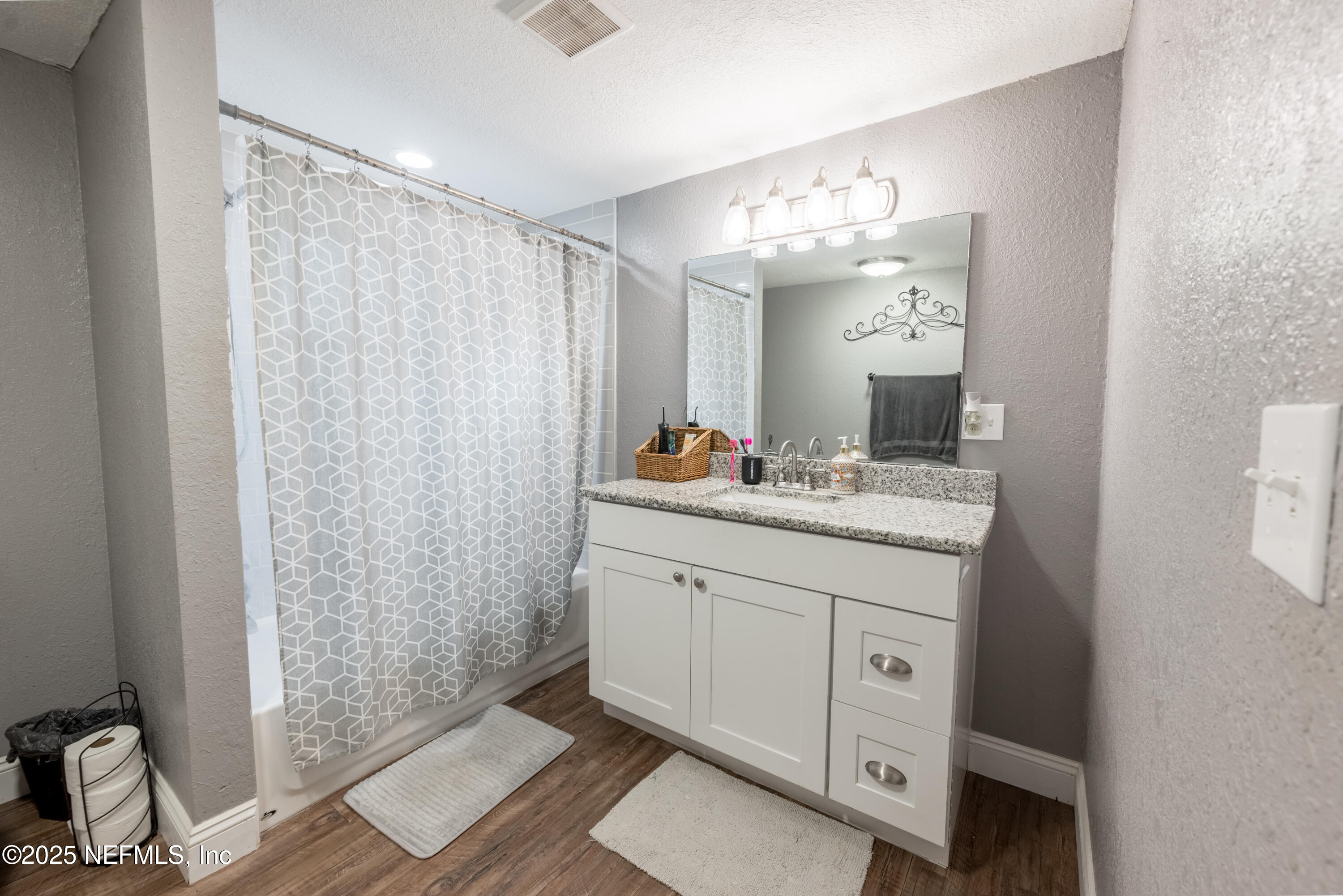 14041 Southeast 100a Road, Unit COUNTY Starke, FL 32091 - Photo 24 of 27 Guest bath