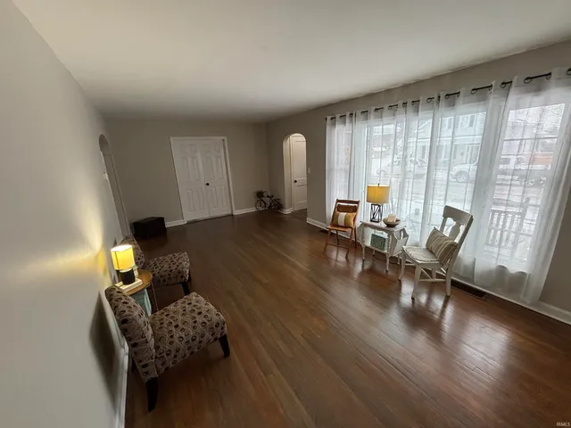 $179,900 | 704 North 9th Street, Vincennes, IN 47591