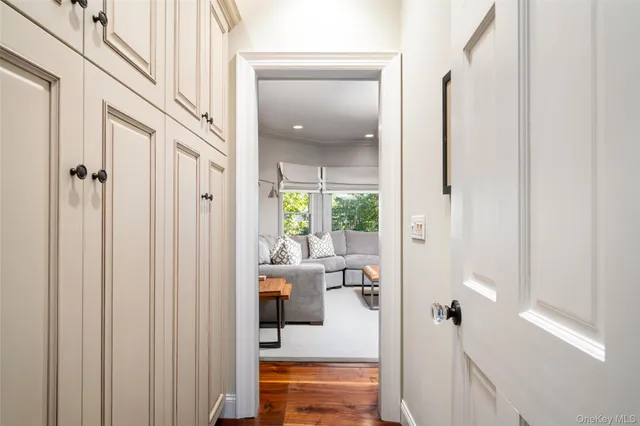 $3,250,000 | 8 Mountain Laurel Lane, Southampton, NY 11968