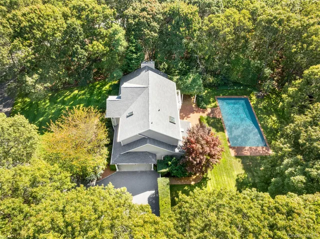 $3,250,000 | 8 Mountain Laurel Lane, Southampton, NY 11968