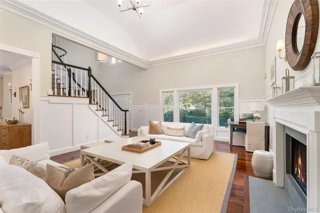 $3,250,000 | 8 Mountain Laurel Lane, Southampton, NY 11968