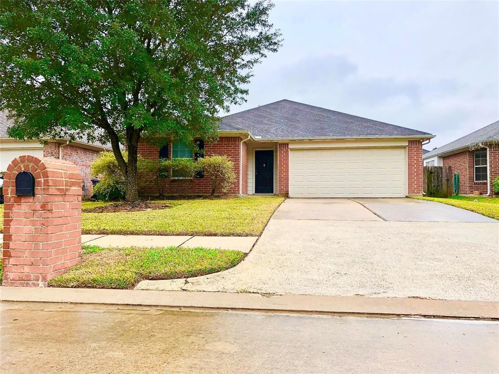 Ranch style brick home in a subdivision lot right on a cut-de-sac!