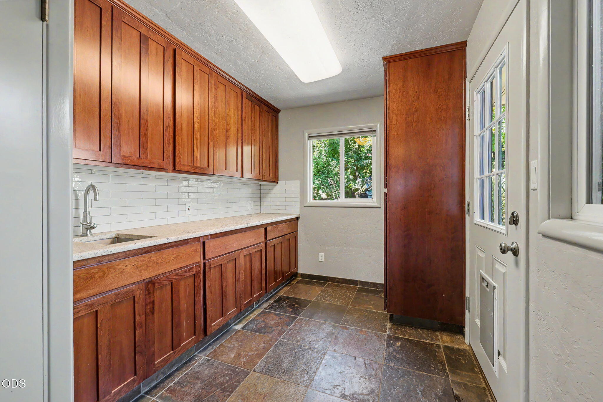 2639 Hillcrest Road Medford, OR 97504 - Photo 25 of 44
