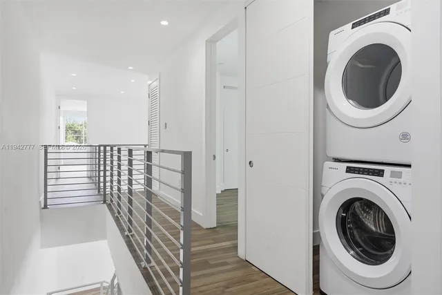 a view of entryway with washer and dryer