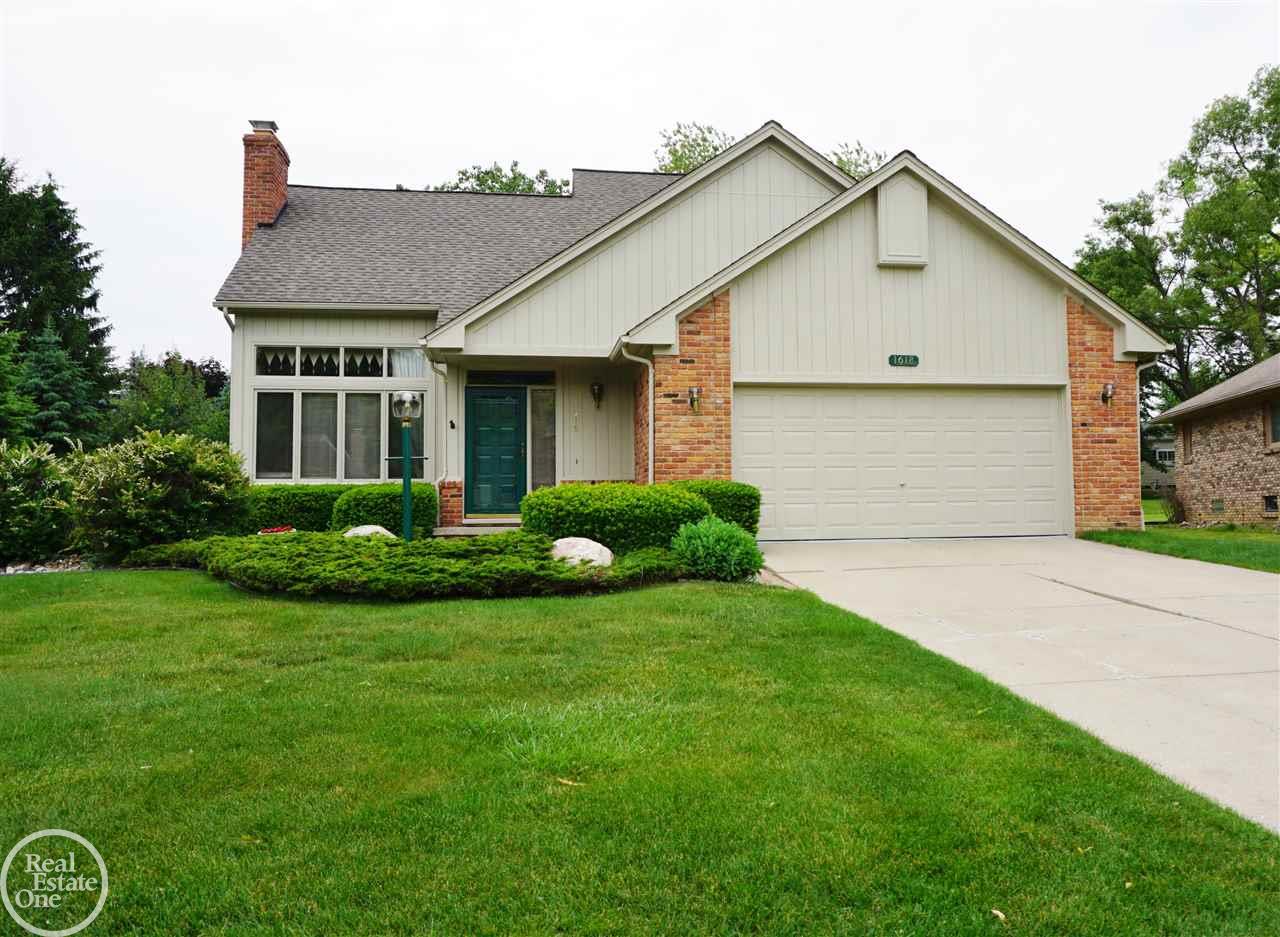 1618 Crestline Lane Rochester Hills, MI 48307 - Photo 1 of 10