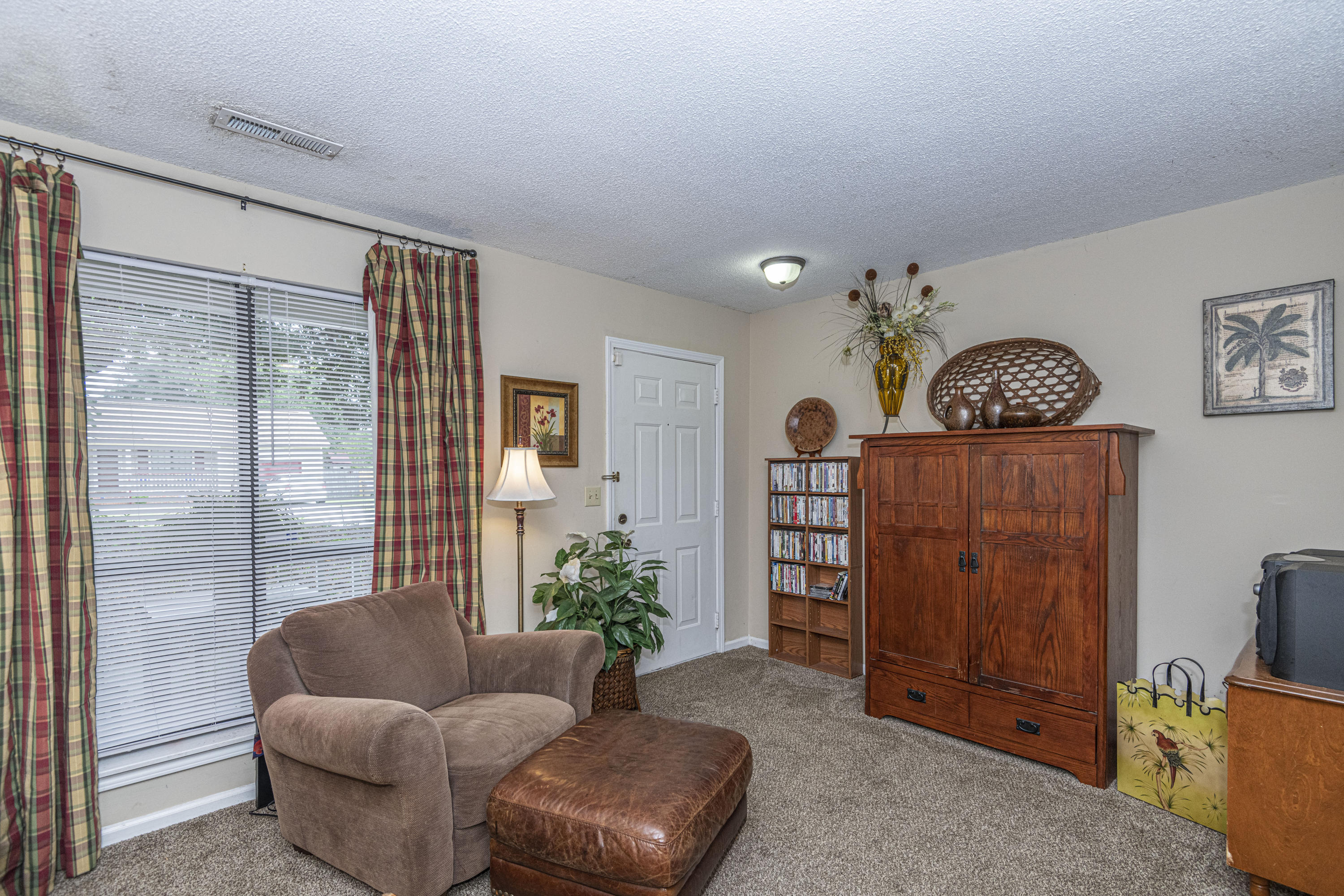 1426 Camp Road, Unit A Charleston, SC 29412 - Photo 5 of 23 Living Room