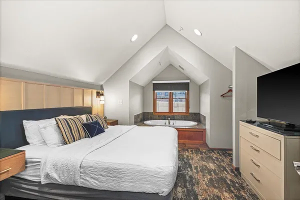 $337,500 | 2100 East Water Street, Unit W307, Duluth, MN 55812