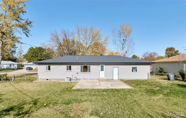 $269,900 | 85 Country Life Drive, O'Fallon, MO 63366