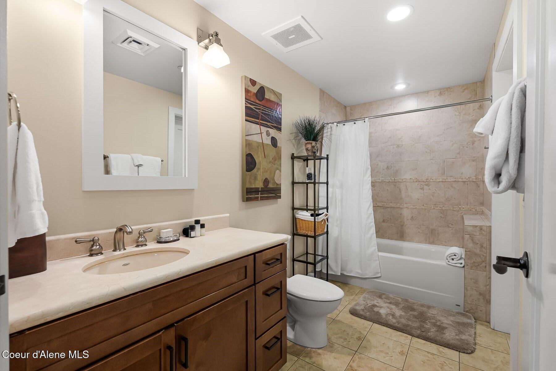 412 Sandpoint Avenue, Unit 131 Sandpoint, ID 83864 - Photo 26 of 36 Guest Bath