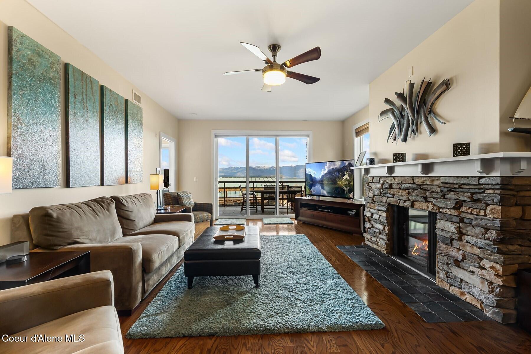 412 Sandpoint Avenue, Unit 131 Sandpoint, ID 83864 - Photo 3 of 36 Living Room