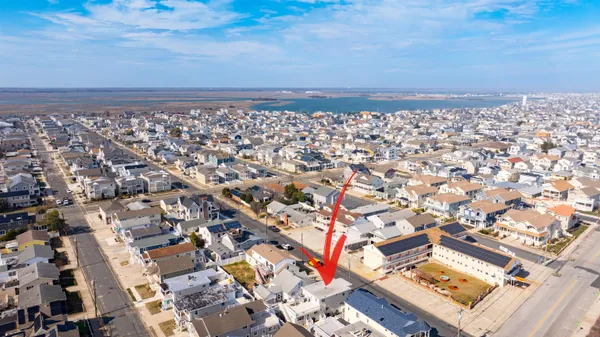 $750,000 | 318 East Hollywood Avenue, Unit 1, Wildwood Crest, NJ 08260