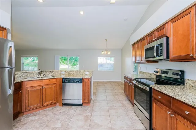 $2,069 | 8125 Oakhurst Boulevard, Lakeland, FL 33810