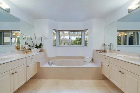 $884,500 | 8523 Southwest 139th Terrace, Palmetto Bay, FL 33158