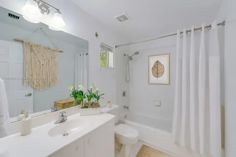 $884,500 | 8523 Southwest 139th Terrace, Palmetto Bay, FL 33158