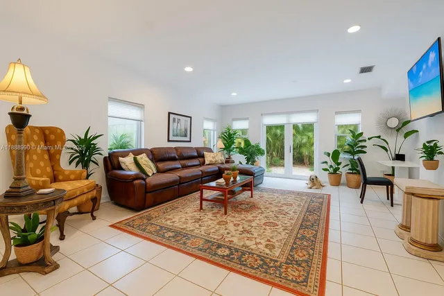 $875,000 | 8523 Southwest 139th Terrace, Palmetto Bay, FL 33158