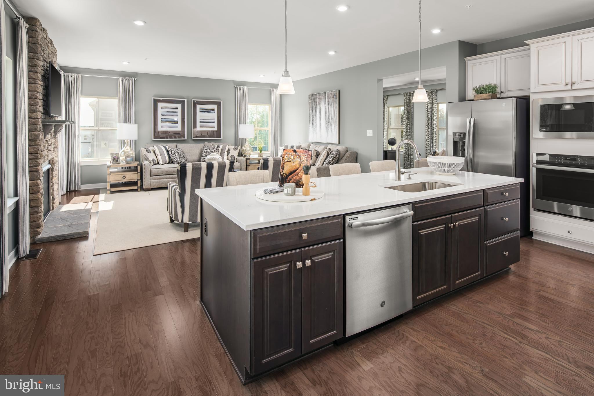 14101 Herbin House Road Accokeek, MD 20607 - Photo 19 of 35 Kitchen with Quartz Countertops