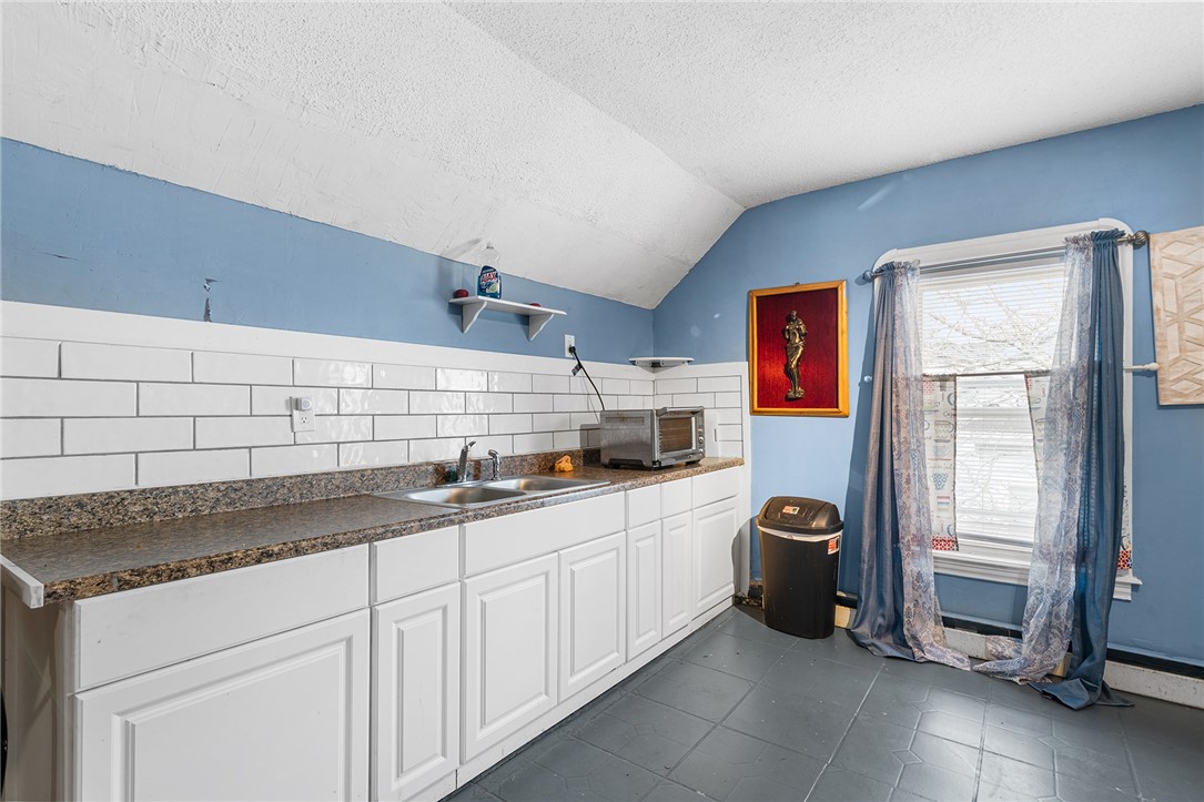 48 Kossuth Street Pawtucket, RI 02860 - Photo 28 of 44