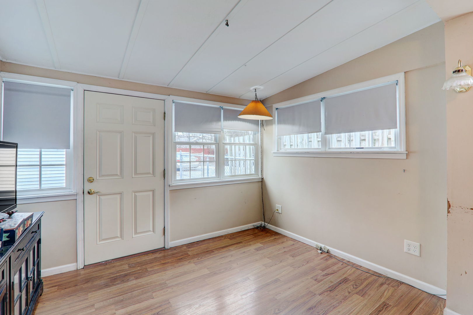 7125 Simpson Street Morton Grove, IL 60053 - Photo 7 of 28 a view of empty room with wooden floor and fan
