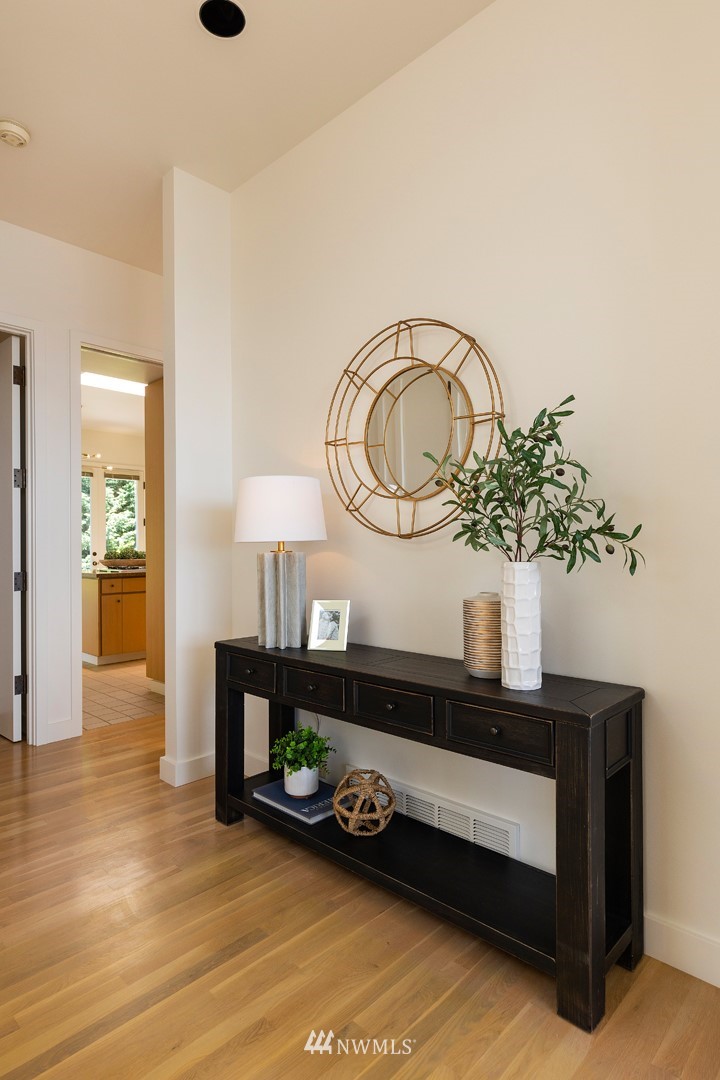 104 Highland Drive Seattle, WA 98109 - Photo 20 of 39 a living room with furniture