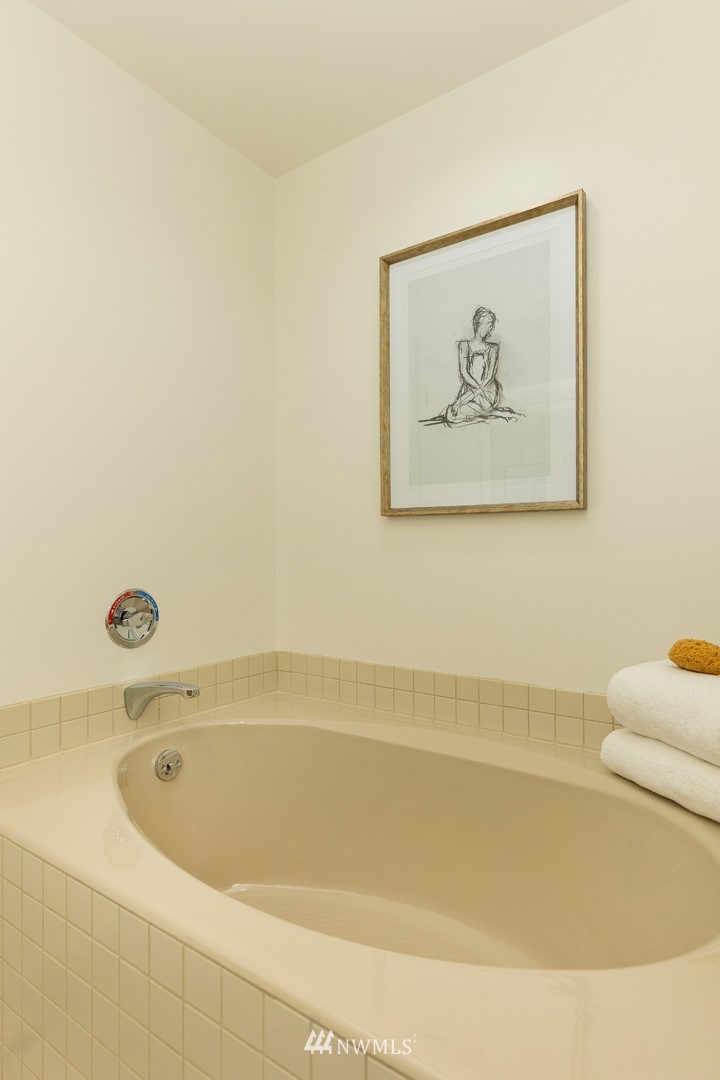 104 Highland Drive Seattle, WA 98109 - Photo 24 of 39 a bathroom with a bathtub