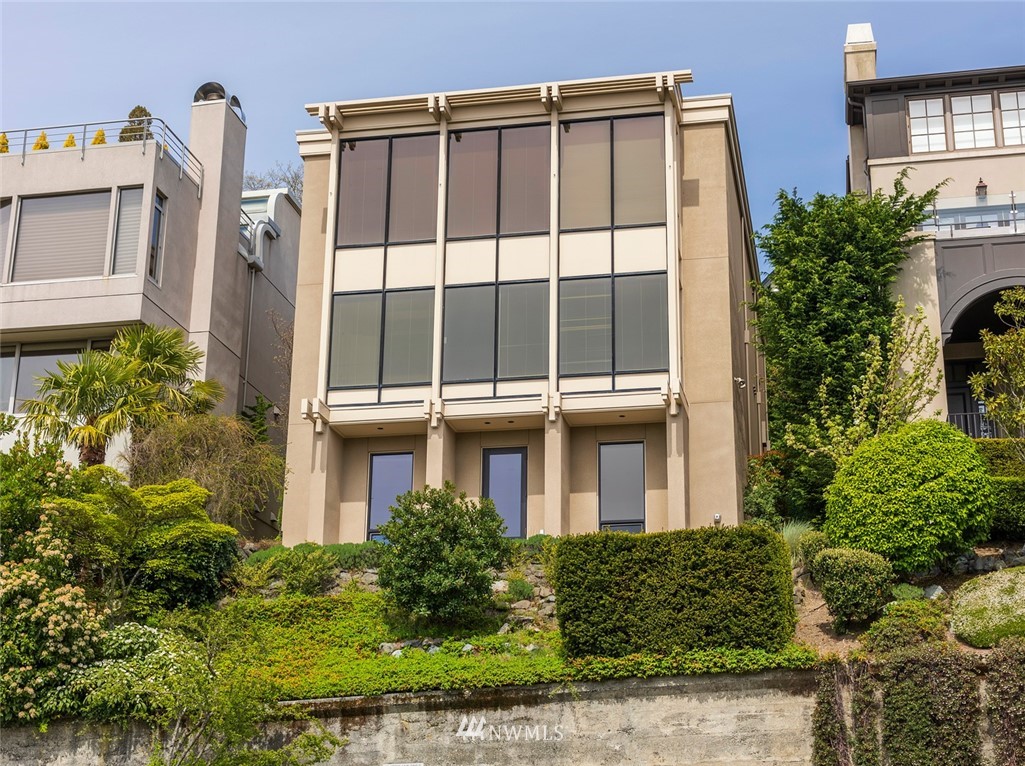 104 Highland Drive Seattle, WA 98109 - Photo 4 of 39 front view of a house with a yard