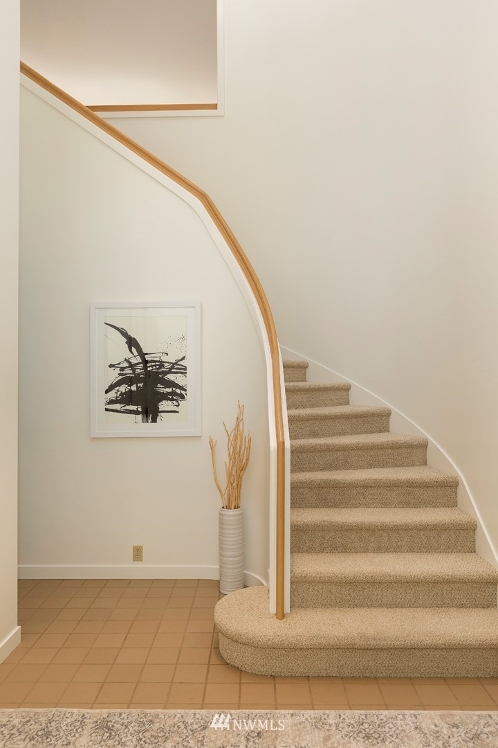 104 Highland Drive Seattle, WA 98109 - Photo 6 of 39 a view of entryway