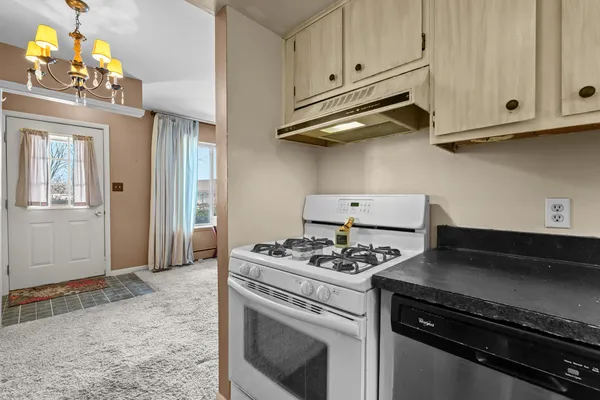$110,000 | 25140 Potomac Drive, Unit 3, South Lyon, MI 48178
