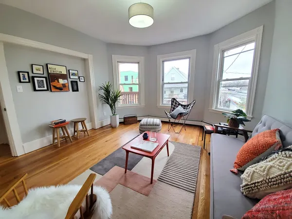 $3,850 | 25 Kensington Avenue, Unit 2, Somerville, MA 02145