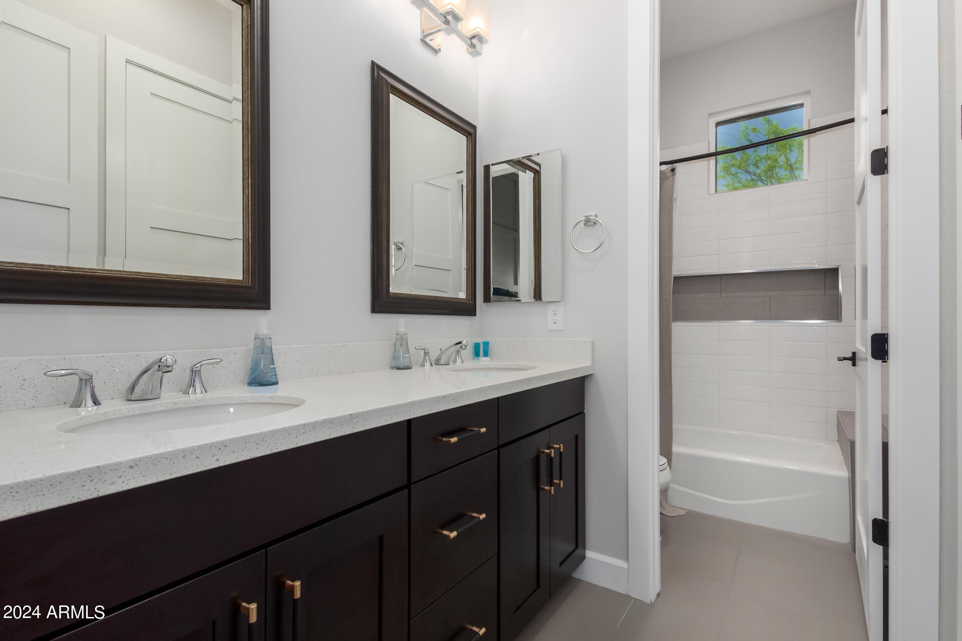 1629 East Montebello Avenue Phoenix, AZ 85016 - Photo 57 of 88 Guest Jack & Jill Bathroom