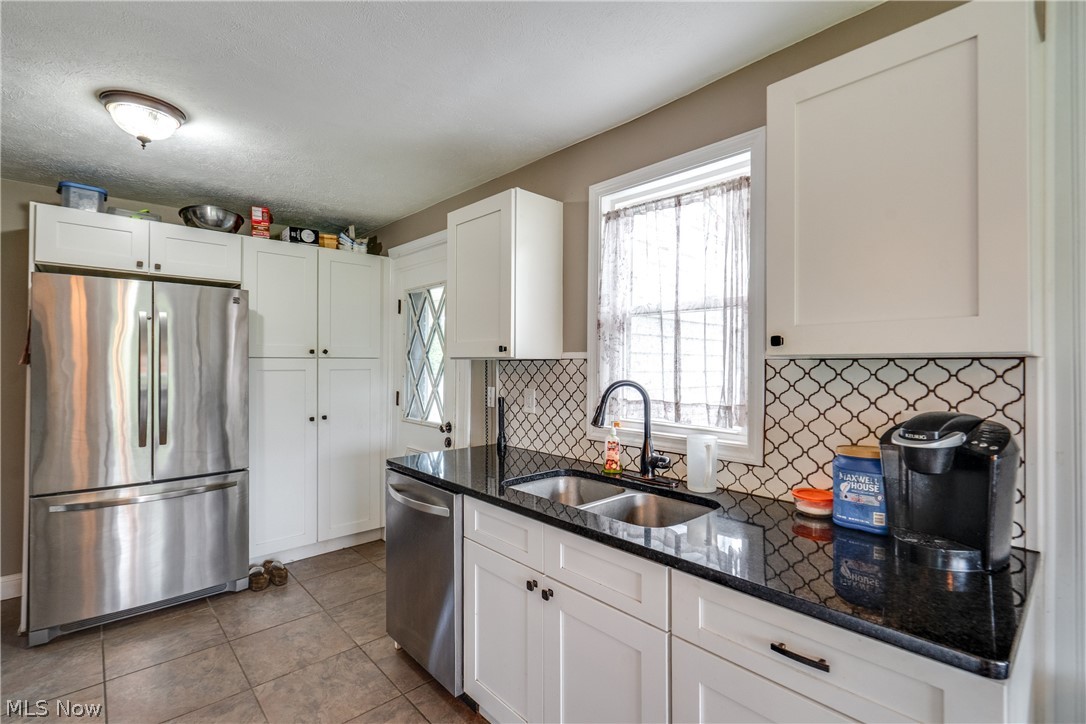 1682 South County Line Road Geneva, OH 44041 - Photo 11 of 41