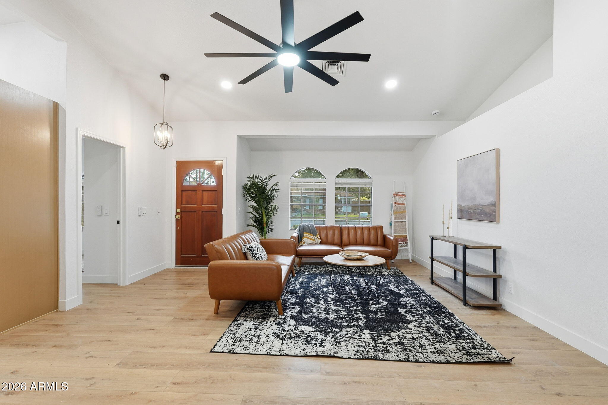 962 East Cullumber Street Gilbert, AZ 85234 - Photo 5 of 37 011_ListerPros