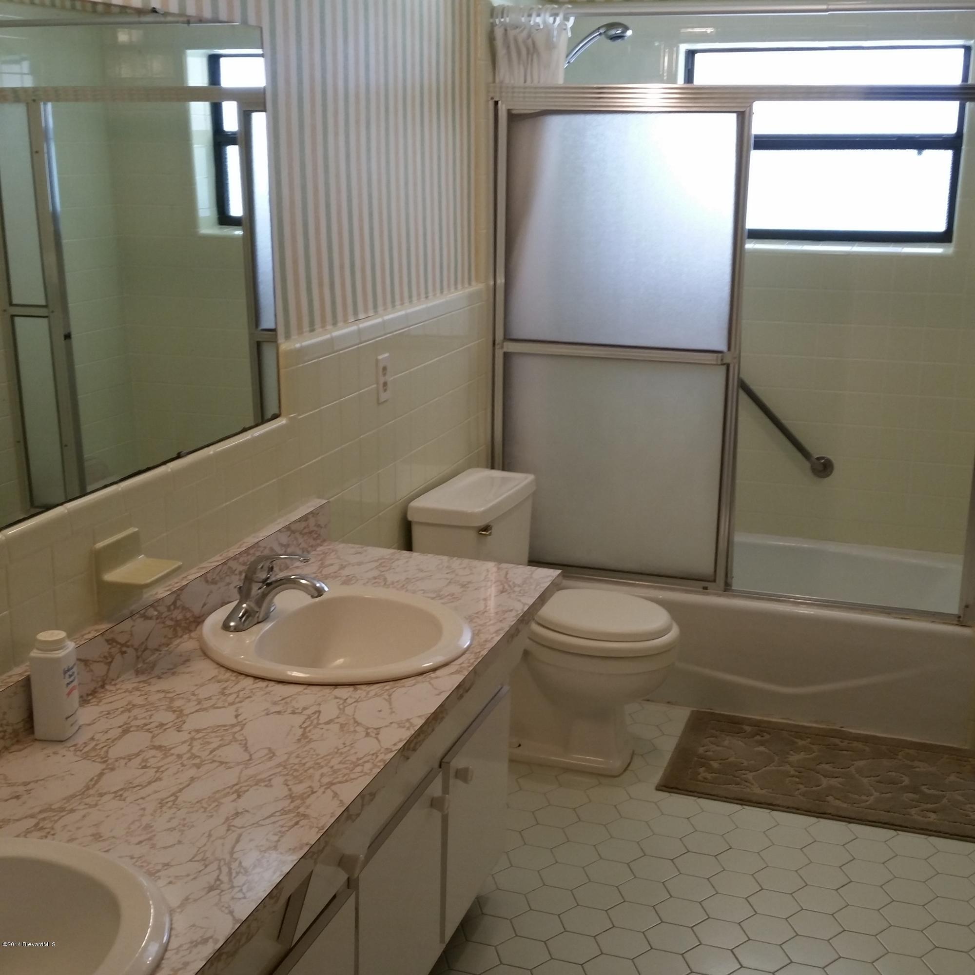 500 Plantation Road Merritt Island, FL 32952 - Photo 12 of 35 Guest Bathroom