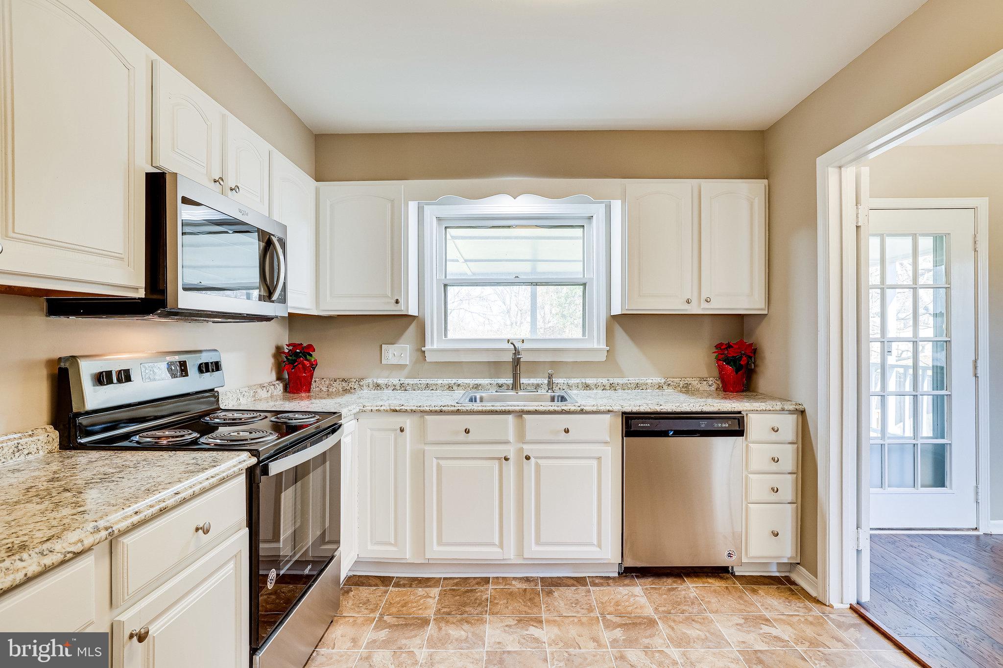 1501 East Beech Road Sterling, VA 20164 - Photo 15 of 41 Kitchen