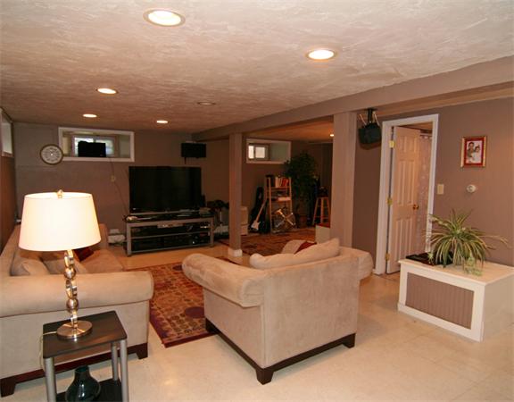 28 Daniel Road Wakefield, MA 01880 - Photo 12 of 15 Gallery Image 12