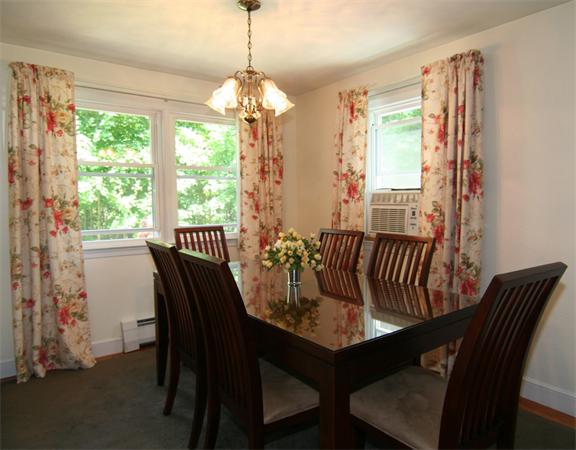 28 Daniel Road Wakefield, MA 01880 - Photo 4 of 15 Gallery Image 4