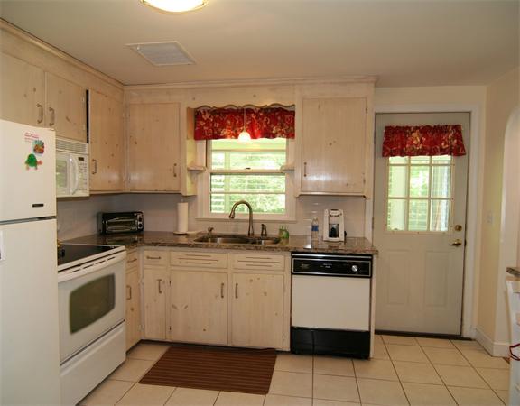 28 Daniel Road Wakefield, MA 01880 - Photo 5 of 15 Gallery Image 5