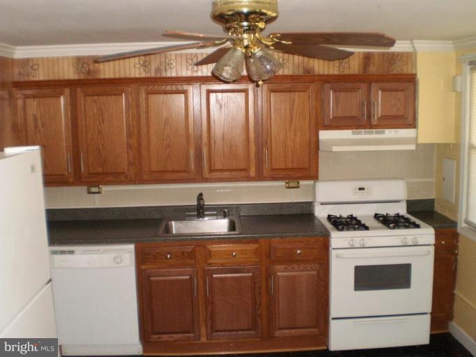 3305 Bero Road Halethorpe, MD 21227 - Photo 2 of 10 Kitchen