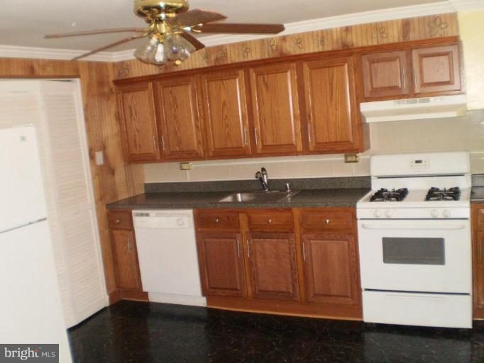 3305 Bero Road Halethorpe, MD 21227 - Photo 3 of 10 Kitchen #2