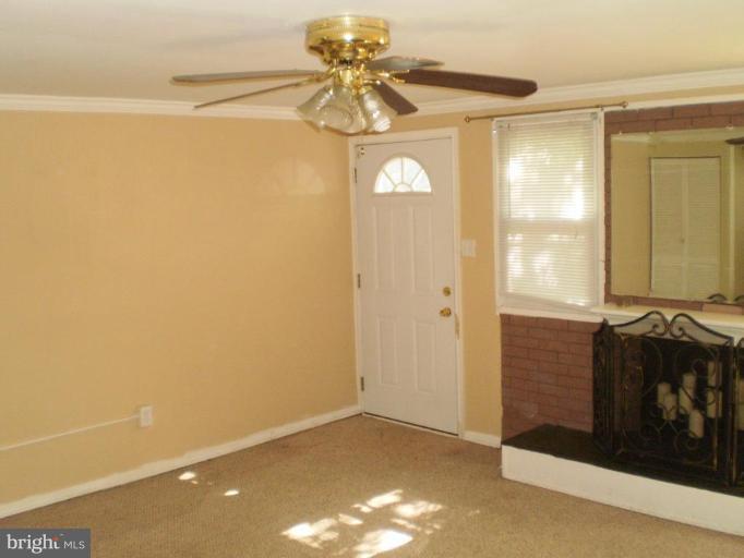 3305 Bero Road Halethorpe, MD 21227 - Photo 5 of 10 Living Room