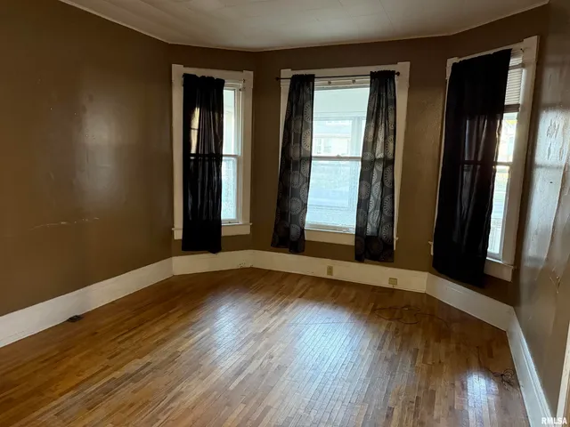 $999 | 2635 North Missouri Avenue, Peoria, IL 61603