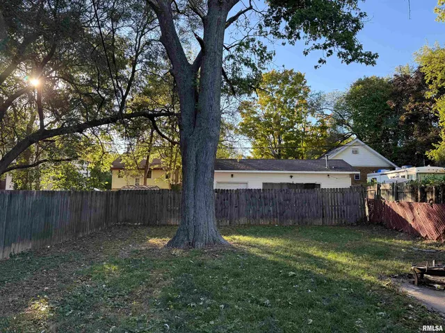 $999 | 2635 North Missouri Avenue, Peoria, IL 61603