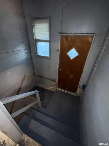 $999 | 2635 North Missouri Avenue, Peoria, IL 61603